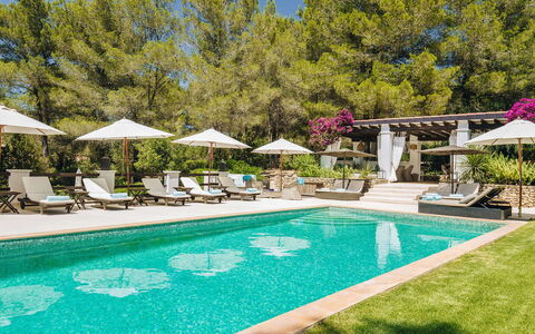 Villa Gold: Piscina, Ricorrere, Mobili Da Esterno, Lettino, Eco Hotel, Ombrello, Shade, Tempo Libero, Giardino, Landscaping