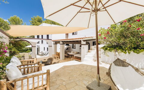 Villa Gold: Casa, Zona Residenziale, Ricorrere, Estate, Balcone, Mobili Da Esterno, Portico, Hacienda, Villa, Eco Hotel