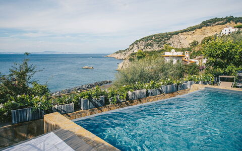 Villa Heart: Blu, Acqua, Corpo D'Acqua, Piscina, Costiera E Morfologie Oceanic, Mare, Costa, Ricorrere, Oceano, Eco Hotel