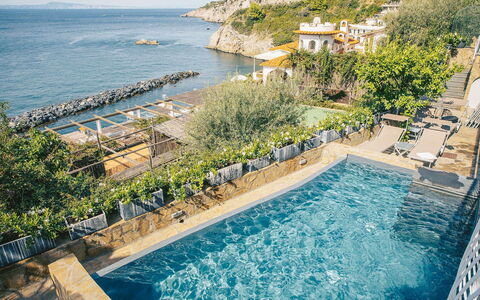 Villa Heart: Acqua, Corpo D'Acqua, Piscina, Ricorrere, Costiera E Morfologie Oceanic, Costa, Mare, Eco Hotel, Resort Citta ', Riva