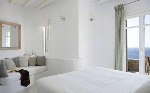 Villa Helios: Mobilia, Interior Design, Letto, Pavimento, Camera Da Letto, Appartamento, Pavimentazione, Casa, Biancheria, Lancia Cuscino