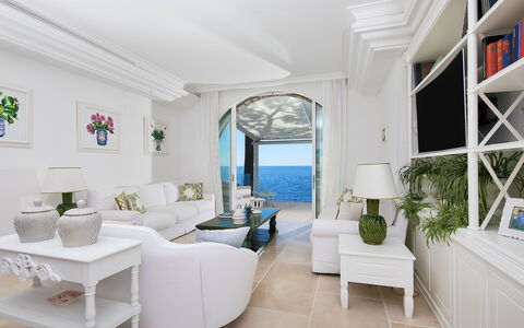 Villa Ieranto 6: Mobilia, Interior Design, Tavolo, Divano, Pavimento, Pavimentazione, Mare, Soggiorno, Sedia, Camera