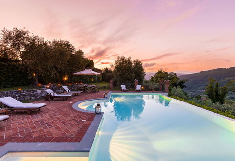 Villa Il Castagno: Piscina, Paesaggio, Ricorrere, Crepuscolo, Eco Hotel, Estate, Hacienda, Sera, Villa, Agriturismo