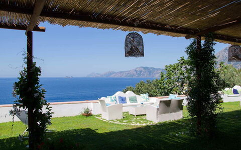 Villa Il Sogno di Praiano: Blu, Mobilia, Mare, Costiera E Morfologie Oceanic, Ricorrere, Shade, Mobili Da Esterno, Costa, Oceano, Eco Hotel