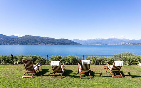 Villa Isa: Blu, Acqua, Geografia Montane, Corpo D'Acqua, Montagna, Paesaggio Naturale, Collina, Costiera E Morfologie Oceanic, Catena Montuosa, Paesaggio