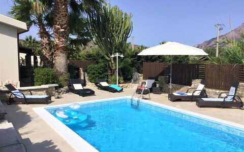 Villa Isabella: Piscina, Mobili Da Esterno, Mobilia, Ricorrere, Ombrello, Lettino, Tempo Libero, Eco Hotel, Sedia, Vacanza