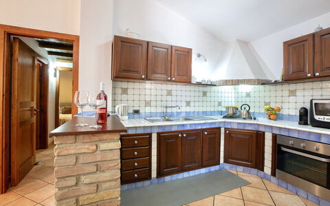 Villa Isabella: Cucina, Controsoffitto, Elettrodomestico Da Cucina, Interior Design, Apparecchio Major, Cabinetry, Mobilia, Pavimentazione, Soffitto, Elettrodomestico