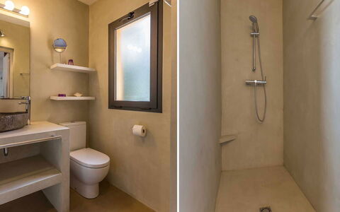 Villa Luanda: Bagno, Toilet Seat, Idraulico Fixture, Parete, Gabinetto, Lavello, Lavandino Del Bagno, Pavimentazione, Pavimento, Interior Design