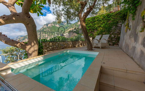 Villa Magnolia: Piscina, Materiale Composito, Ricorrere, Tempo Libero, Giochi D'Acqua, Eco Hotel, Shade, Mobili Da Esterno, Piastrella, Pianta Della Casa