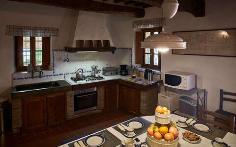 Villa Novellina: Mobilia, Cucina, Interior Design, Pavimentazione, Legna, Elettrodomestico Da Cucina, Controsoffitto, Cabinetry, Casa, Soffitto
