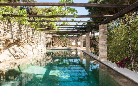Villa Oasis: Materiali Naturali, Giochi D'Acqua, Muro ​​Di Pietra, Piscina, Pergola