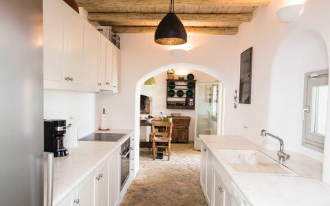 Villa Oasis: Interior Design, Parete, Pavimentazione, Mobilia, Controsoffitto, Soffitto, Cabinetry, Cucina, Pavimento, Illuminazione