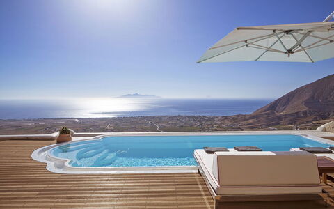Villa Orestis: Blu, Acqua, Piscina, Mobili Da Esterno, Ricorrere, Mobilia, Shade, Lettino, Eco Hotel, Mare