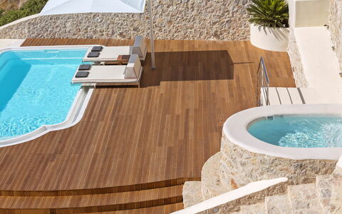 Villa Orestis: Mobili Da Esterno, Materiale Composito, Piscina, Ricorrere, Deck, Color Legno, Shade, Design, Idraulico Fixture, Ombrello
