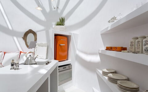 Villa Orestis: Interior Design, Illuminazione, Soffitto, Scaffalature, Mensola, Lampada, Camera, Cucina, Design, Controsoffitto