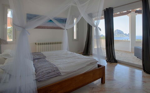 Villa Orion: Mobilia, Interior Design, Camera Da Letto, Letto, Pavimento, Pavimentazione, Legna, Soffitto, Tessile, Camera