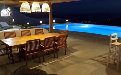 Villa Pirgi: Mobilia, Piscina, Pavimentazione, Interior Design, Ricorrere, Pavimento, Sedia, Shade, Soffitto, Mobili Da Esterno