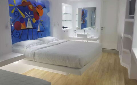 Villa Pirgi: Camera Da Letto, Letto, Interior Design, Mobilia, Lenzuolo, Bedding, Soffitto, Pavimento, Pavimentazione, Appartamento