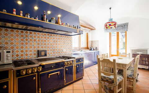 Villa Polluce: Interior Design, Cucina, Pavimentazione, Cucina Stufa, Piastrella, Soffitto, Camera, Stufa A Gas, Stufa, Controsoffitto
