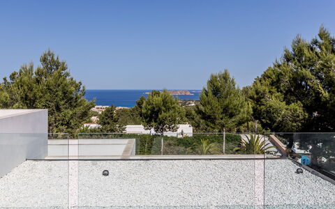 Villa Roja: Materiale Composito, Calcestruzzo, Piscina, Shade, Piastrella, Illuminazione Diurna, Balcone, Corrimano