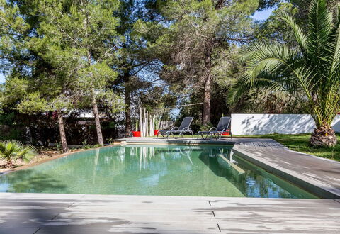 Villa Roja: Piscina, Ricorrere, Shade, Giardino, Eco Hotel, Landscaping, Giochi D'Acqua, Backyard, Mobili Da Esterno