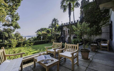 Villa Romantica: Giardino, Estate, Landscaping, Hacienda, Cortile, Villa, Dimora, Balcone