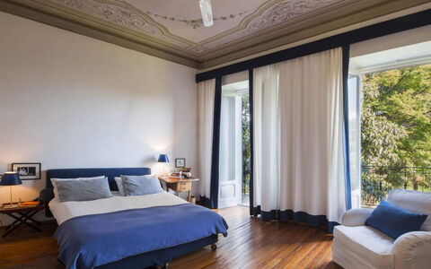 Villa Romantica: Interior Design, Letto, Mobilia, Camera Da Letto, Bedding, Legna, Pavimento, Pavimentazione, Lenzuolo, Camera