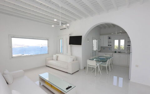 Villa Rose 1: Mobilia, Interior Design, Soffitto, Pavimento, Appartamento, Soggiorno, Divano, Sedia, Lampada