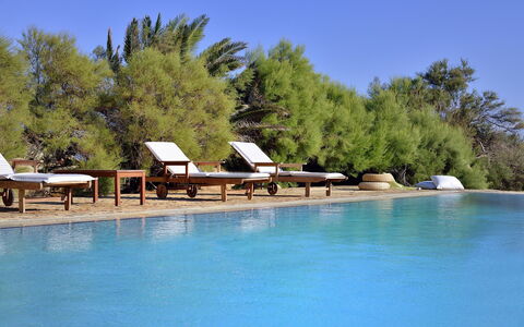 Villa Sesilia: Piscina, Ricorrere, Mobili Da Esterno, Mobilia, Sedia, Eco Hotel, Lettino, Shade, Tropici, Ombrello