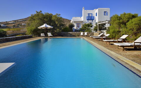 Villa Sesilia: Blu, Piscina, Ricorrere, Eco Hotel, Estate, Mobili Da Esterno, Villa, Lettino, Resort Citta ', Sedia