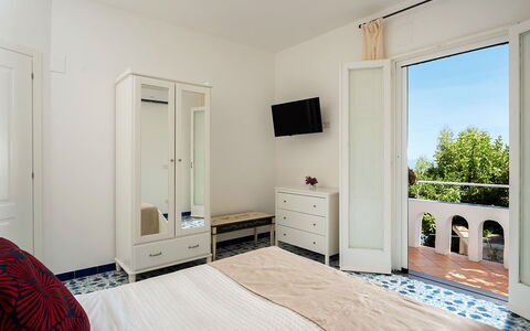 Villa Sole di Amalfi: Mobilia, Interior Design, Pavimento, Pavimentazione, Camera Da Letto, Legna, Letto, Camera, Appartamento, Lenzuolo
