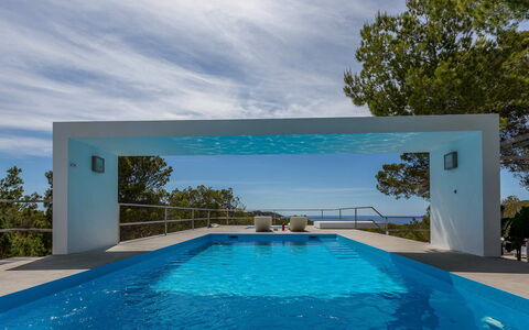 Villa Tomsk: Blu, Piscina, Materiale Composito, Shade, Eco Hotel, Ricorrere, Tropici, Mobili Da Esterno, Hotel