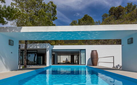 Villa Tomsk: Blu, Piscina, Ricorrere, Materiale Composito, Shade, Eco Hotel, Hotel, Calcestruzzo, Villa, Estate