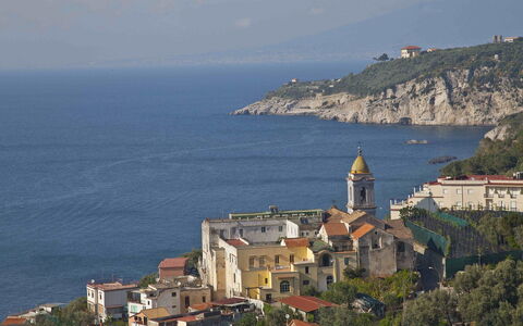 Villa Torre del Sole: Corpo D'Acqua, Costa, Costiera E Morfologie Oceanic, Mare, Terreno, Casa, Insediamento Umano, Oceano, Promontorio, Riva