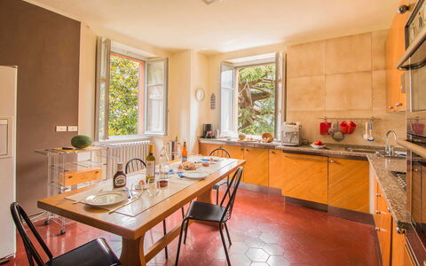 Villa Traversi: Mobilia, Interior Design, Pavimentazione, Cucina, Controsoffitto, Legna, Pavimento, Elettrodomestico Da Cucina, Soffitto, Apparecchio Major
