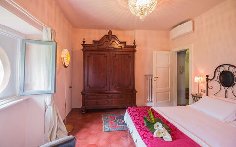 Villa Traversi: Parete, Mobilia, Interior Design, Pavimentazione, Pavimento, Camera Da Letto, Soffitto, Camera, Casa, Letto
