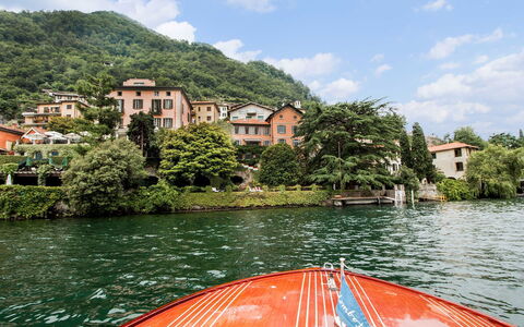Villa Traversi: Acqua, Corpo D'Acqua, Barca, Moto D'Acqua, Waterway, Casa, Alveo, Canale, Lago, Banca