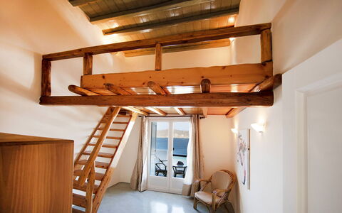 Villa Tychi: Mobilia, Legna, Interior Design, Camera, Soffitto, Pavimentazione, Pavimento, Appartamento, Color Legno, Latifoglie