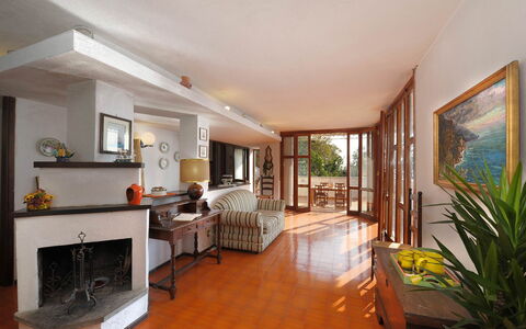 Villa Valeria: Mobilia, Pavimentazione, Interior Design, Legna, Pavimento, Soffitto, Soggiorno, Camera, Divano, Sedia