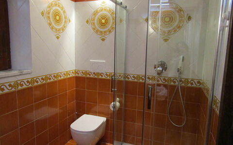 Villa Valeria: Idraulico Fixture, Bagno, Interior Design, Pavimentazione, Pavimento, Piastrella, Idraulico, Rubinetto, Lavandino Del Bagno, Doccia