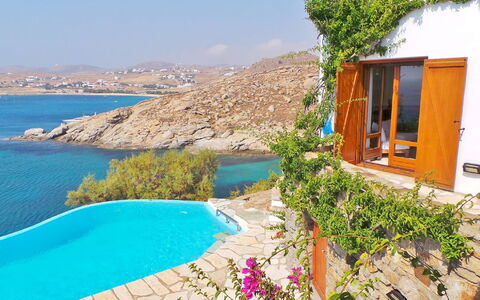 Villa Zenas with Direct Access to the Sea: Blu, Piscina, Ricorrere, Costa, Costiera E Morfologie Oceanic, Mare, Mobili Da Esterno, Eco Hotel, Riva, Tropici