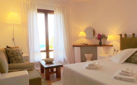 Villa Zenas with Direct Access to the Sea: Mobilia, Interior Design, Sedia, Tavolo, Camera Da Letto, Pavimento, Letto, Camera, Ricorrere, Lancia Cuscino