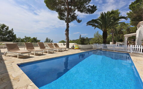 Villa Zenith: Albero, Piscina, Shade, Ricorrere, Mobili Da Esterno, Resort Citta ', Landscaping, Giochi D'Acqua, Villa, Eco Hotel
