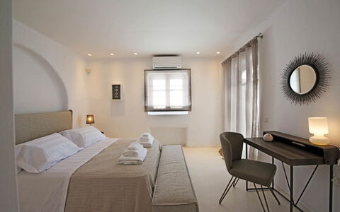 Villa Zinovia: Mobilia, Interior Design, Letto, Parete, Camera Da Letto, Pavimentazione, Pavimento, Soffitto, Camera, Illuminazione
