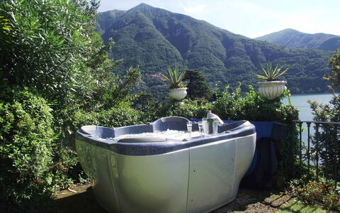 Zarina: Piscina, Idraulico Fixture, Vasca Da Bagno, Vaso Di Fiori, Ricorrere, Vasca Idromassaggio, Mobili Da Esterno, Pianta Della Casa, Giochi D'Acqua