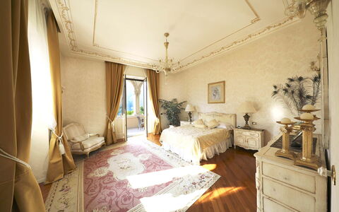 Zarina: Mobilia, Interior Design, Parete, Pavimento, Pavimentazione, Soffitto, Camera, Camera Da Letto, Tessile, Letto