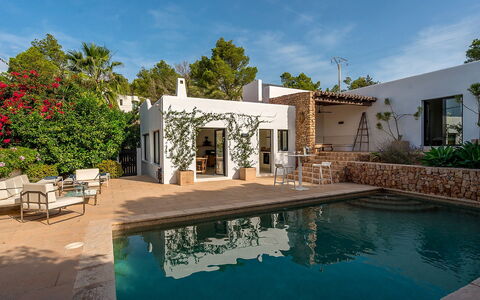 Can Blanca: Piscina, Estate, Shade, Giardino, Landscaping, Ricorrere, Eco Hotel, Backyard, Hacienda, Villa