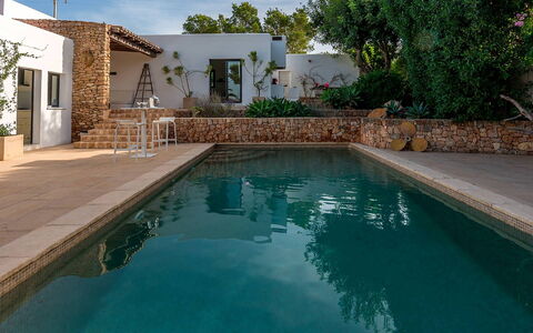 Can Blanca: Piscina, Giochi D'Acqua, Ricorrere, Flagstone, Piastrella, Eco Hotel, Backyard, Villa, Reflecting Pool
