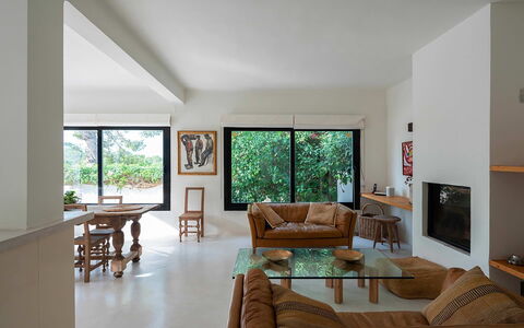 Can Blanca: Mobilia, Interior Design, Divano, Parete, Pavimentazione, Legna, Soggiorno, Pavimento, Soffitto, Camera
