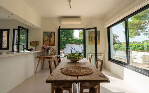 Can Blanca: Mobilia, Interior Design, Legna, Tavolo, Cucina & Sala Da Pranzo Tavolo, Sedia, Soffitto, Sala Da Pranzo, Pavimentazione, Illuminazione